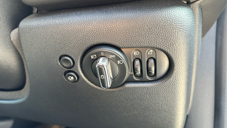 MINI Hatchback 1.5 Cooper Exclusive 3dr Auto Petrol Hatchback